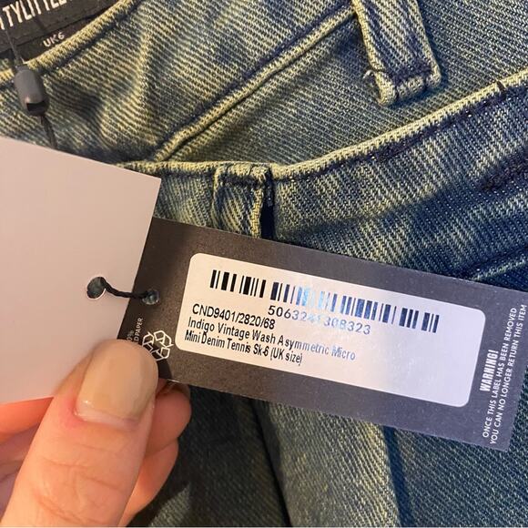 NWT PrettyLittleThing Asymmetrical Denim Mini Skirt Size US 2 - Picture 4 of 7